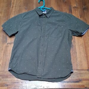 Men's Olive Short-Sleeve Button-Down Shirt with Subtle Dot Print